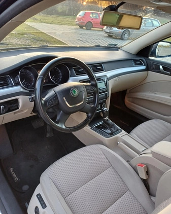 Skoda Superb cena 31900 przebieg: 271000, rok produkcji 2012 z Reda małe 379